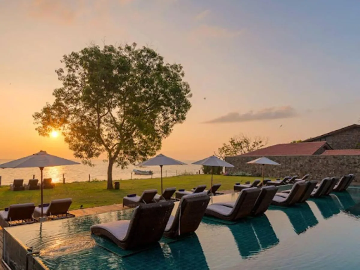 Regenta Arie Lagoon Negombo 5*,
