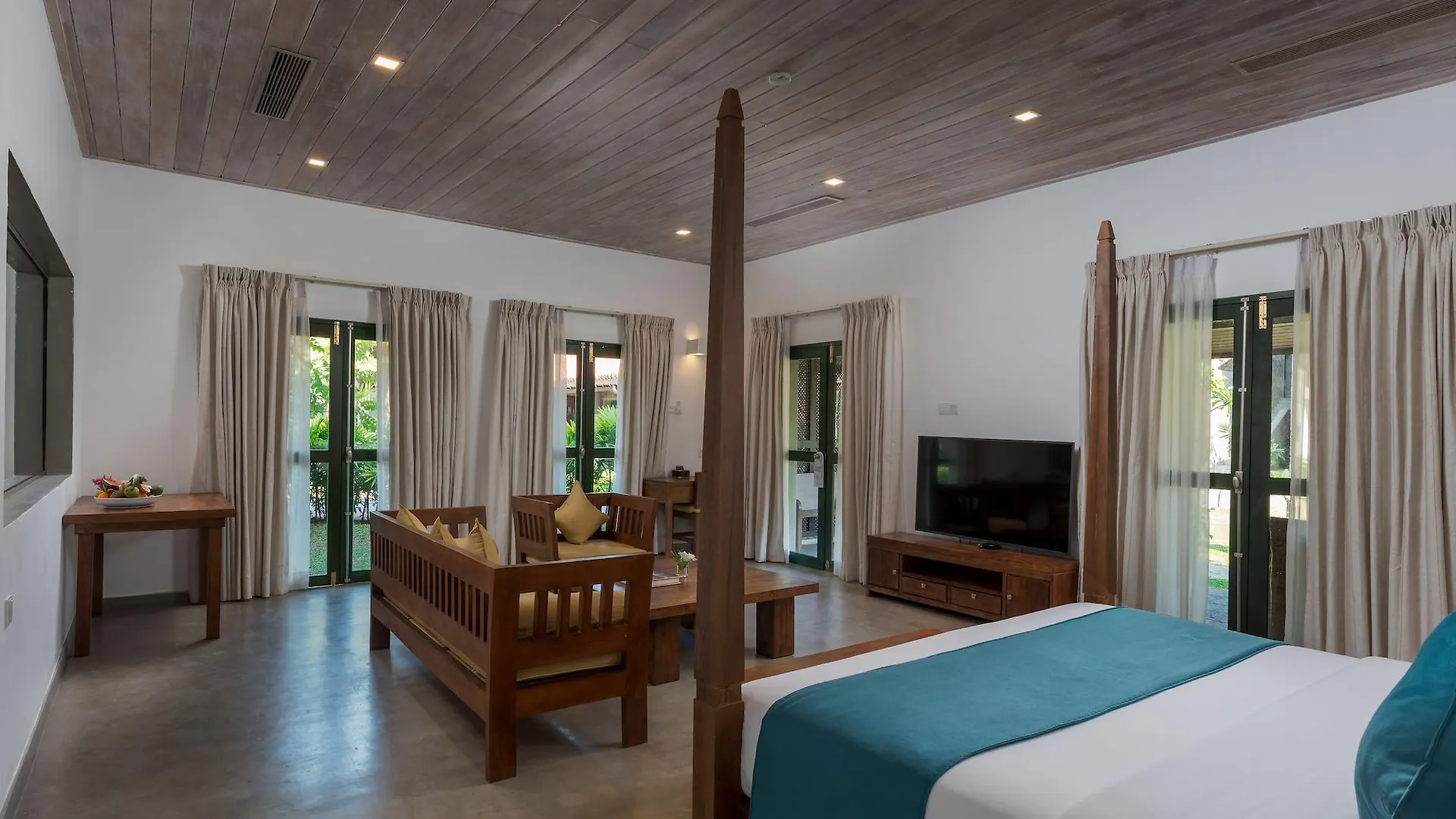 Regenta Arie Lagoon Negombo Hotel