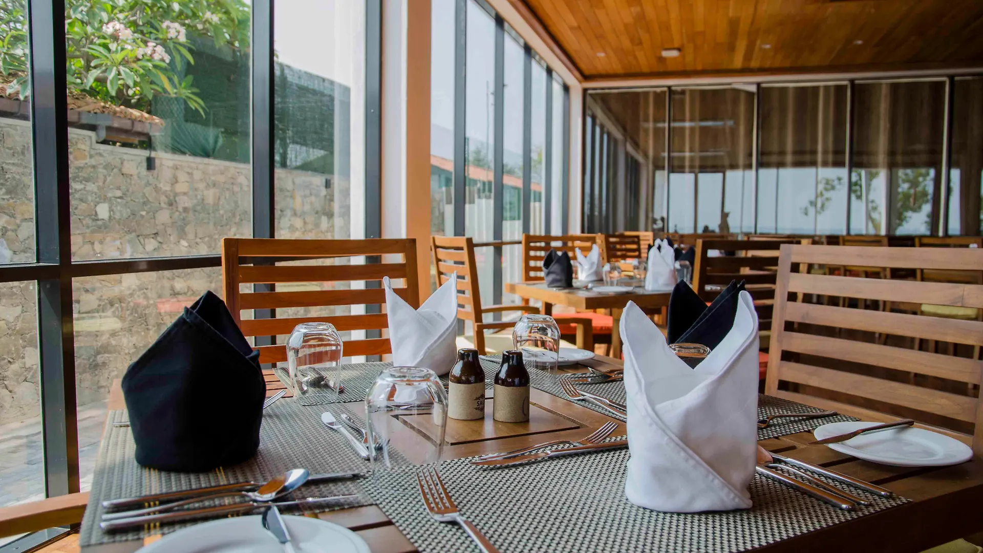 Regenta Arie Lagoon Negombo Hotel