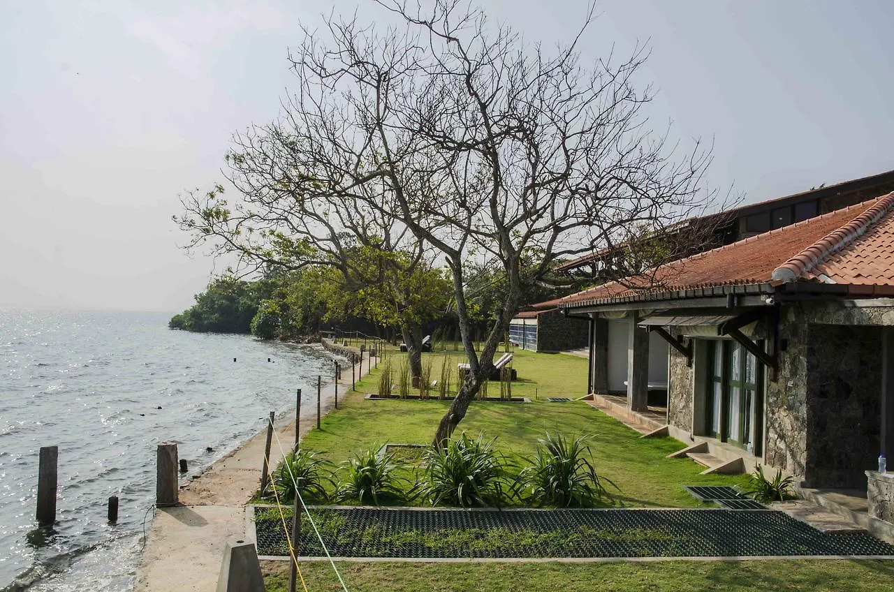 Regenta Arie Lagoon Negombo 5*,